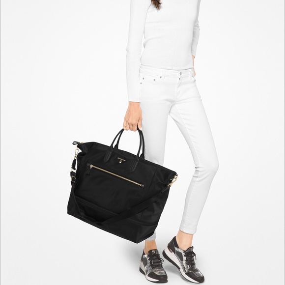 ***NWT***Kelsey Nylon Extra Large Travel Tote - Picture 3 of 4